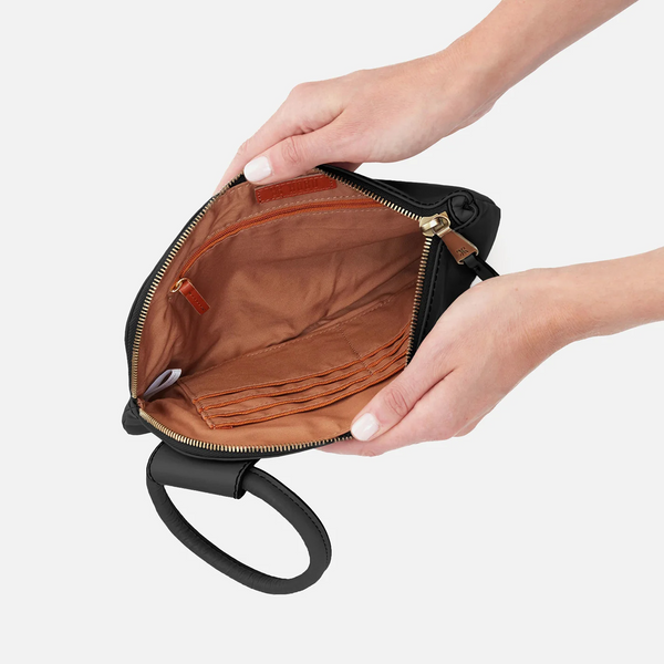 HOBO Sable Wristlet Black