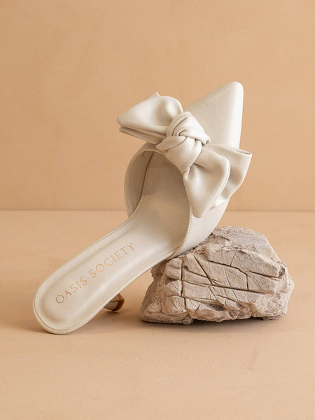 The Jane | White Bow Kitten Heel