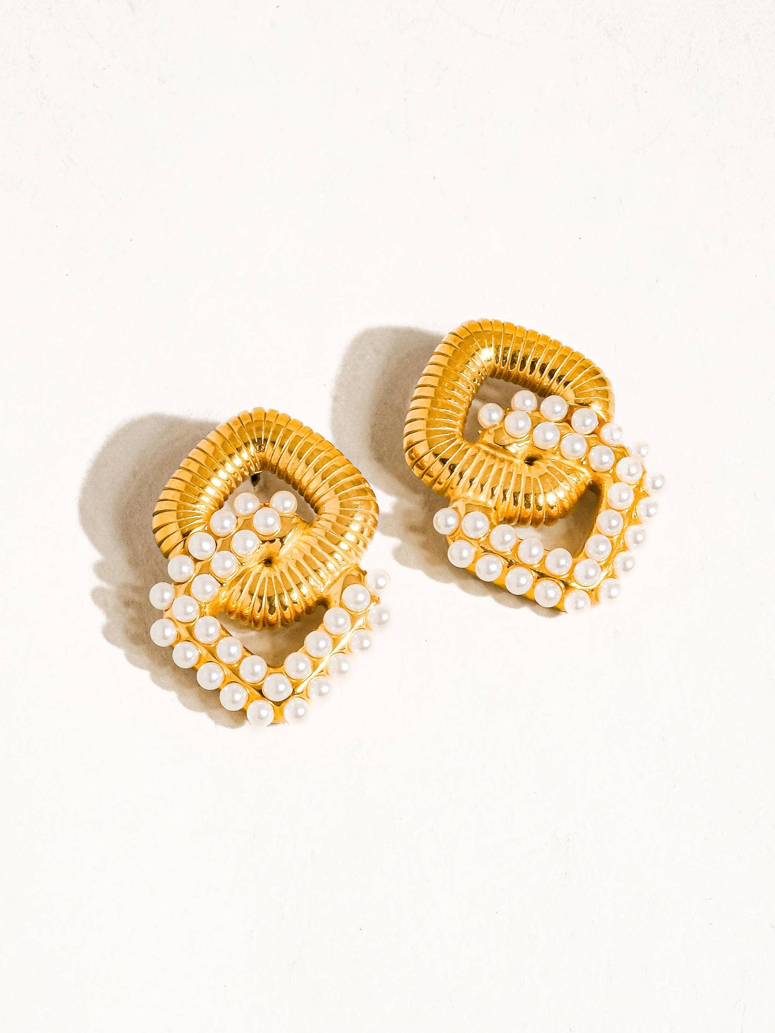 Cometa Non-Tarnish Pearl Chain Earring